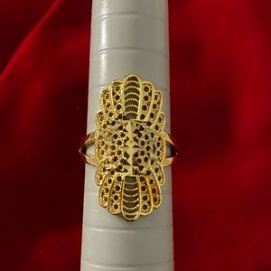 Ring gold plated.non tarnish and hypoallergenic